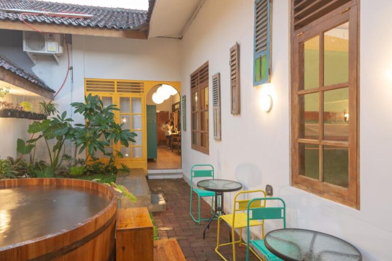 Wonderloft Hostel